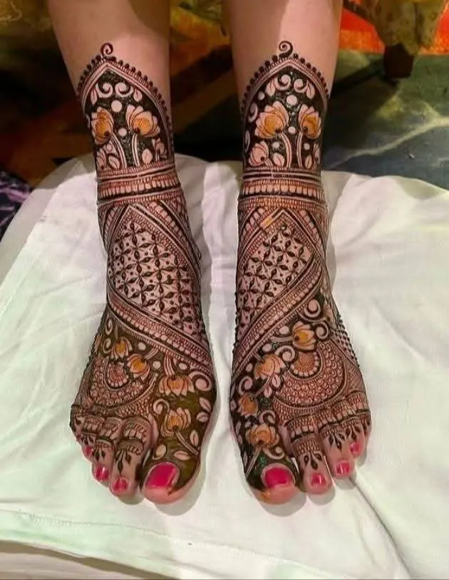 Bridal mehendi design on feet by Anand Mehendi & Tattoo, Bhubaneswar