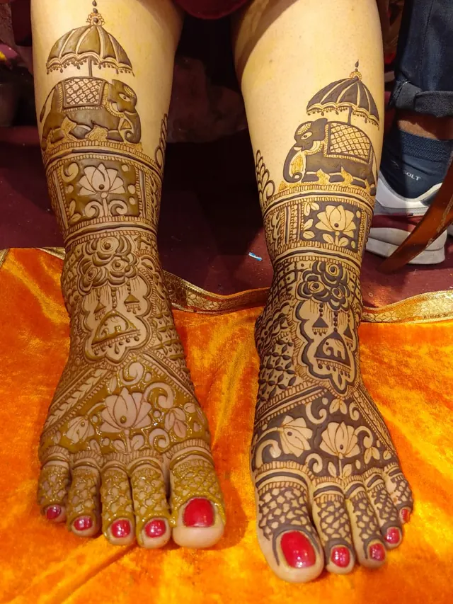 Bridal mehendi design on feet by Anand Mehendi & Tattoo, Bhubaneswar