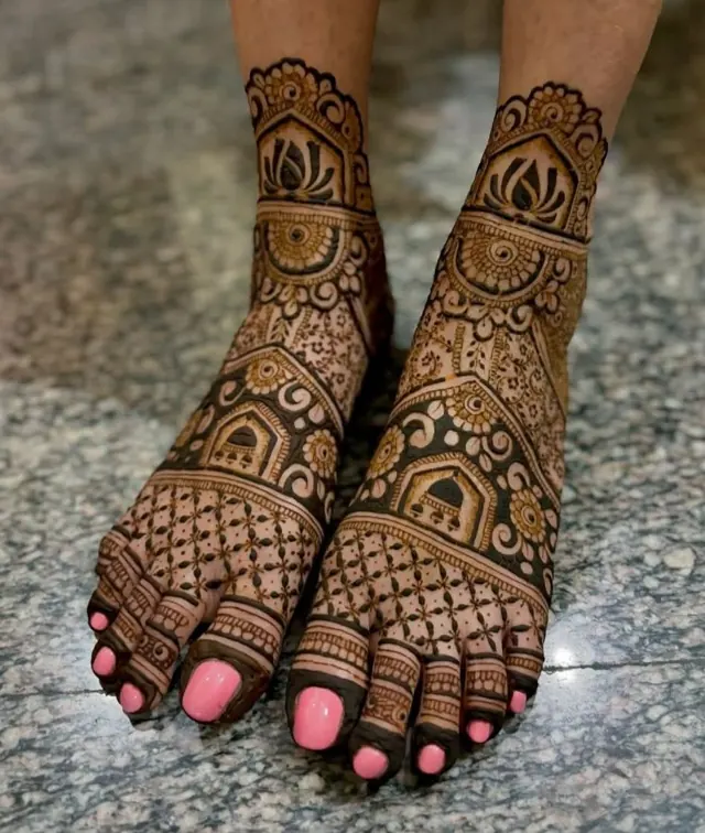 Bridal mehendi design on feet by Anand Mehendi & Tattoo, Bhubaneswar